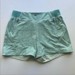 CALIA by Carrie Underwood Anywhere 5” Cuff Shorts